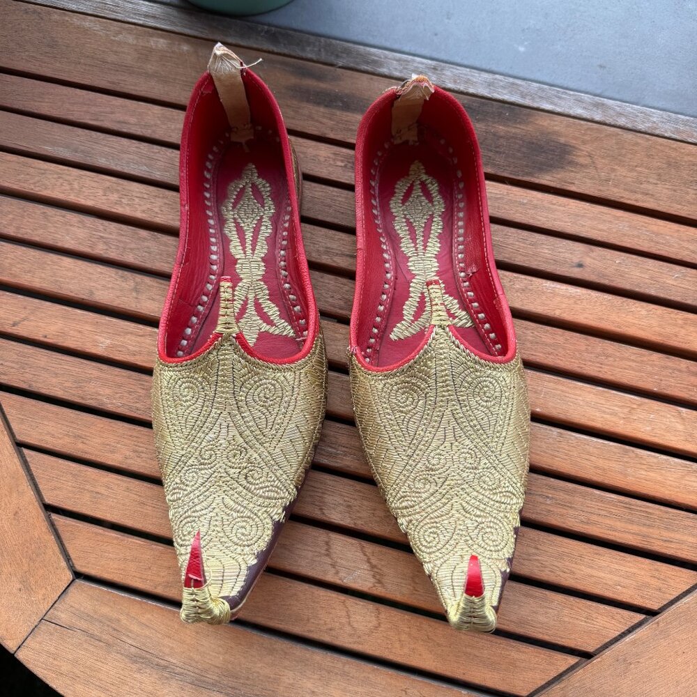 Traditional Mens Jutti Shoes With Detailed Embroidery